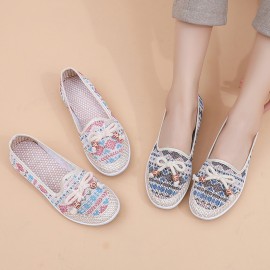 女性用スリッポン通気性サマーカジュアルスニーカー - エスニックフローラルプリントラウンドトゥフラット、ボウアクセント付き、軽量ファブリックアップパート＆ラバーソールで歩行・ビーチ・ピクニックに最適な日常快適履き心地 | フローラルカジュアルスニーカー | 装飾的なボウアクセント、レディーススニーカー