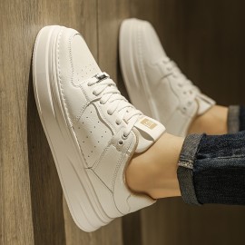 メンズ通気性夏カジュアルスニーカー - 白いフェイクスケートシューズ、ゴムソール、レースアップデザイン、丸いトゥ、カジュアルなアウトフィットに最適な高級なスタイル メンズ通気性夏カジュアルスニーカー - 白いフェイクスケートシューズ、ゴムソール、レースアップデザイン、丸いトゥ、カジュアルなアウトフィットに最適な高級なスタイル