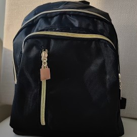 女性用ナイロンバックパック - シックなブラックに黄色いジッパーアクセント、複数のコンパートメント、調節可能なショルダーストラップ、カジュアルなプレッピスタイル、学校、大学、またはカジュアルな使用に適したデイパック、大学バックパック|カジュアルなプレッピスタイル|耐久性のあるバックパック